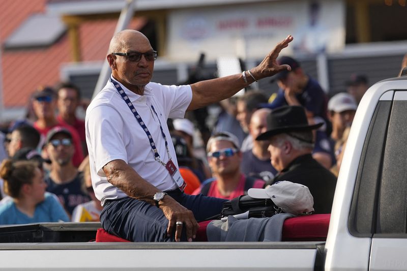 © Reuters. File photo: Jul 23, 2022; Cooperstown, NY, USA; Hall of Fame member Reggie Jackson arrives at the National Baseball Hall of Fame during the parade of legends. Mandatory Credit: Gregory Fisher-USA TODAY Sports/File photo