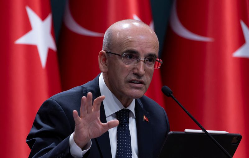 &copy; Reuters. Turkey's Finance Minister Mehmet Simsek addresses a press conference to unveil a savings measures package in Ankara, Turkey, May 13, 2024. REUTERS/Umit Bektas