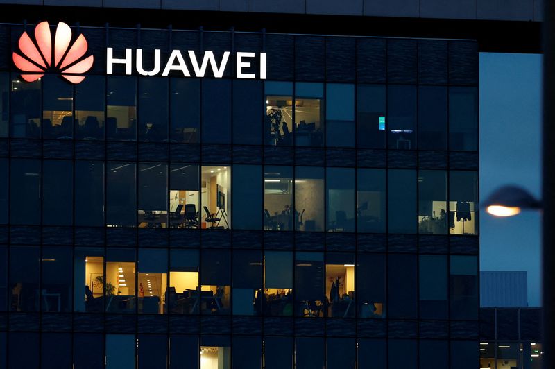 &copy; Reuters. A view shows a Huawei logo at Huawei Technologies France headquarters in Boulogne-Billancourt near Paris, France, February 9, 2024. REUTERS/Gonzalo Fuentes/FILE PHOTO