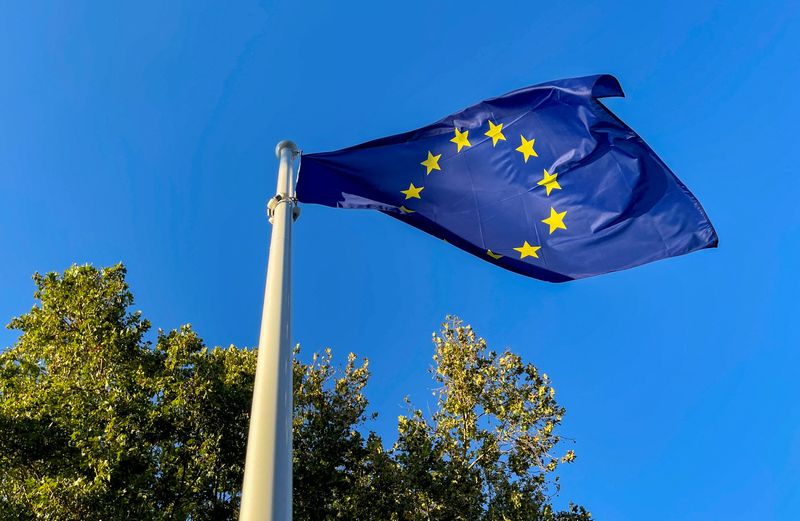 © Reuters. FILE PHOTO: A European Union flag flutters outside the congress palace ahead of the European Political Community summit in Granada, Spain, October 4, 2023. REUTERS/Jon Nazca/File Photo