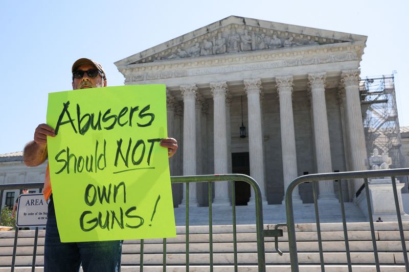 © Reuters. Rev. Patrick Mahoney, director of the Christian Defense Coalition, holds up a sign after U.S. justices rejected a Second Amendment challenge to a federal law that makes it a crime for people subject to domestic violence restraining orders to possess a gun, outside the U.S. Supreme Court in Washington, U.S., June 21, 2024. REUTERS/Amanda Andrade-Rhoades