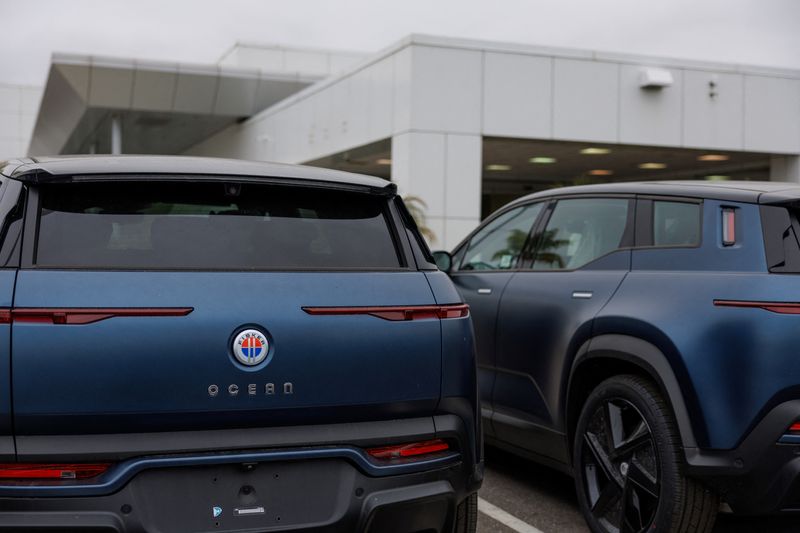 © Reuters. FILE PHOTO: Fisker Ocean electric SUV vehicles are shown at one of the company’s sales, service and delivery centers in Vista, California, U.S., May 22, 2024.   REUTERS/Mike Blake/File Photo