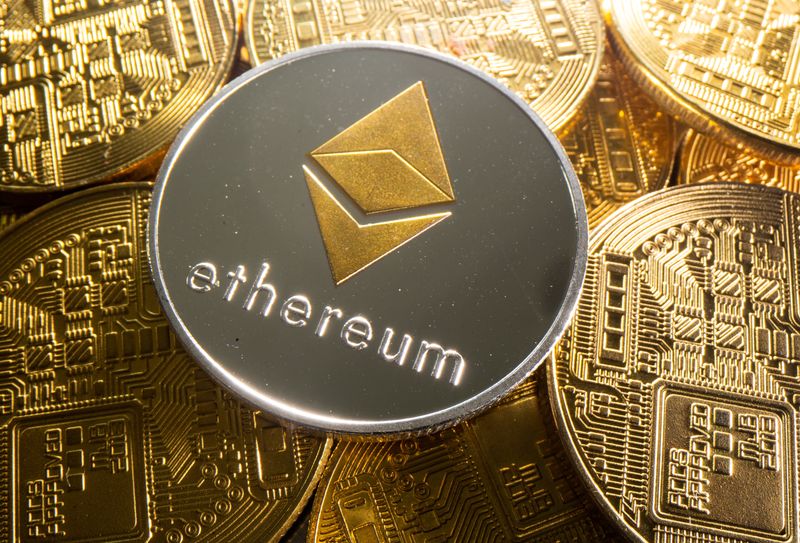 &copy; Reuters. FILE PHOTO: A representation of cryptocurrency Ethereum is seen in this illustration taken August 6, 2021. REUTERS/Dado Ruvic/Illustration/File Photo