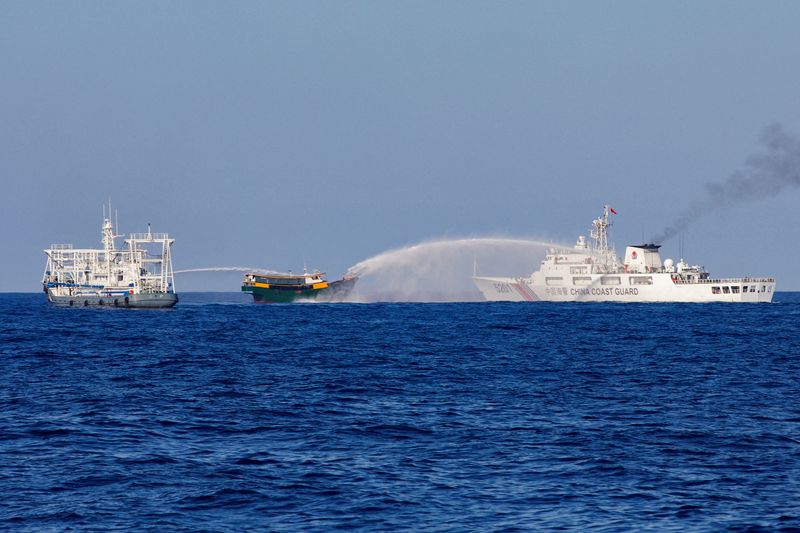 &copy; Reuters. FILE PHOTO: Chinese Coast Guard vessels fire water cannons towards a Philippine resupply vessel Unaizah May 4 on its way to a resupply mission at Second Thomas Shoal in the South China Sea, March 5, 2024. REUTERS/Adrian Portugal/File Photo