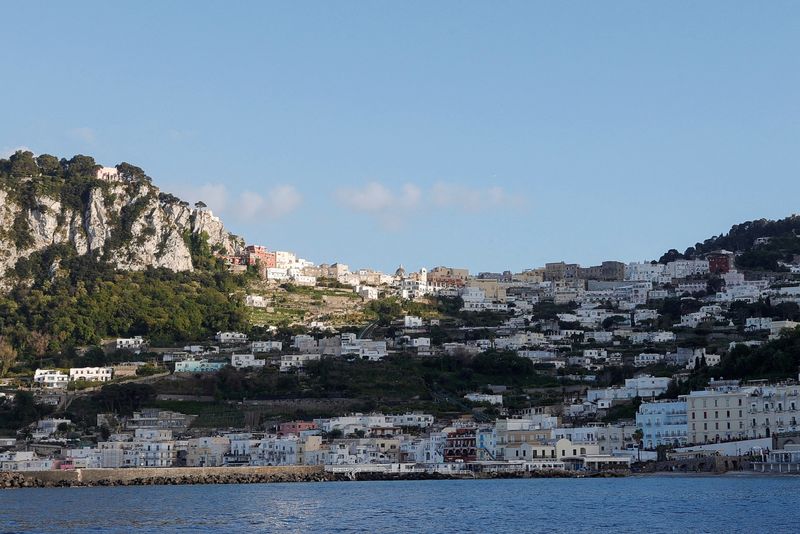 © Reuters. FILE PHOTO: A general view of Capri island, Italy, April 18, 2024. REUTERS/Ciro De Luca/File Photo