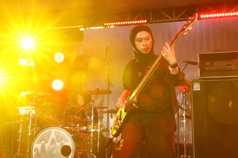 &copy; Reuters. Widi (23) a bass player in the Voice of Baceprot Band performs at Soundsfest Experience in Jakarta, Indonesia, June 22, 2024. REUTERS/Ajeng Dinar Ulfiana