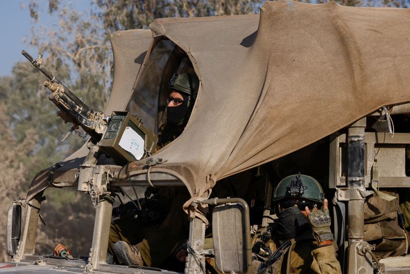 &copy; Reuters. An Israeli soldier gestures while in a military vehicle, amid the Israel-Hamas conflict, near the Israel-Gaza border, in Israel, June 23, 2024. REUTERS/Amir Cohen