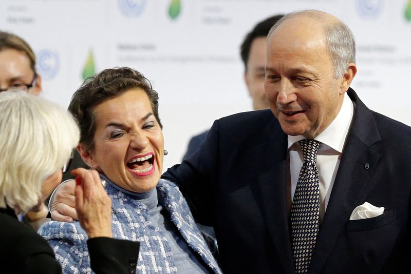 &copy; Reuters. FILE PHOTO: French Foreign Affairs Minister Laurent Fabius (R), President-designate of COP21 and Christiana Figueres (L), Executive Secretary of the UN Framework Convention on Climate Change, react during the final plenary session at the World Climate Cha