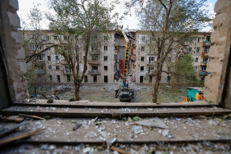 © Reuters. FILE PHOTO: A view shows a multi-storey residential building damaged in recent shelling by U.S.-supplied ATACMS missiles, according the Russian Defence Ministry, in the course of Russia-Ukraine conflict in Luhansk, Russian-controlled Ukraine, June 7, 2024. REUTERS/Alexander Ermochenko/File Photo