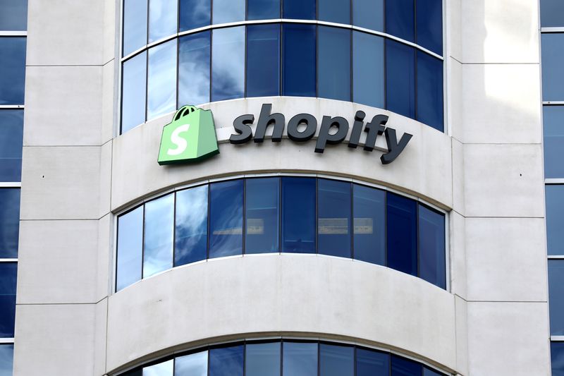 &copy; Reuters. FILE PHOTO: The logo of Shopify is seen outside its headquarters in Ottawa, Ontario, Canada, September 28, 2018. REUTERS/Chris Wattie/File Photo