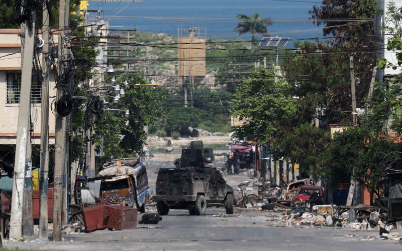 &copy; Reuters. FILE PHOTO: Police patrol the streets of Port-au-Prince amid rampant gang violence, in Port-au-Prince, Haiti, April 23, 2024. REUTERS/Ralph Tedy Erol/File Photo
