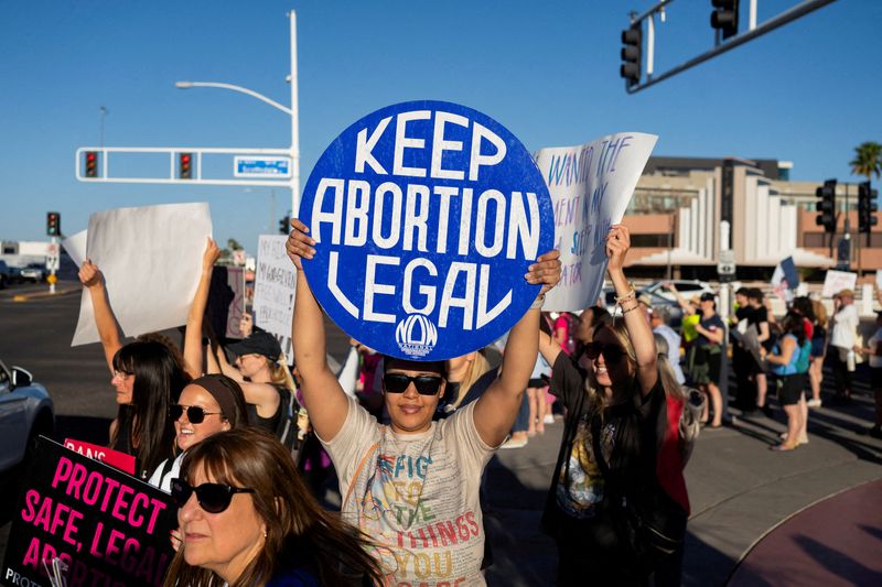 &copy; Reuters. Protesto contra restrições ao aborto em Scottsdale, Arizonan14/04/2024nREUTERS/Rebecca Noble