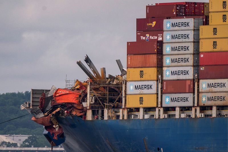 © Reuters. FILE PHOTO: The cargo ship 'Dali' moves from the Francis Scott Key Bridge to the Seagirt Marine Terminal at the Port of Baltimore in Baltimore, Maryland, U.S. May 20, 2024. REUTERS/Nathan Howard/File Photo