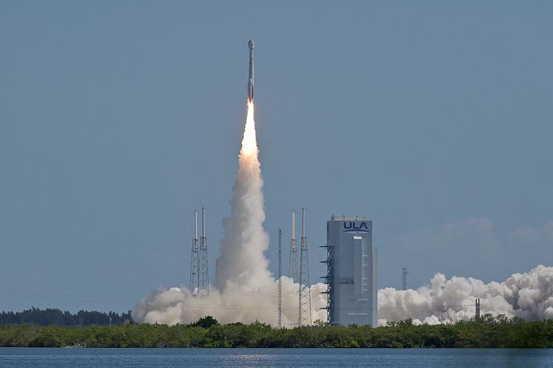 &copy; Reuters. FILE PHOTO: A United Launch Alliance Atlas V rocket carrying two astronauts aboard Boeing's Starliner-1 Crew Flight Test (CFT), is launched on a mission to the International Space Station, in Cape Canaveral, Florida, U.S., June 5, 2024. REUTERS/Steve Nesi