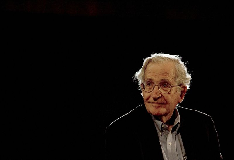 &copy; Reuters. O linguista e filósofo norte-americano Noam Chomsky no Instituto de Investigação Educacional da Universidade Nacional Autônoma (UNAM), na Cidade do Méxicon21/09/2009nREUTERS/Jorge Dan