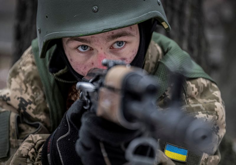 &copy; Reuters. FILE PHOTO: A volunteer who aspire to join the 3rd Separate Assault Brigade of the Ukrainian Armed Forces attends basic training, amid Russia's attack on Ukraine, at an undisclosed location in the Kyiv region, Ukraine January 9, 2024. REUTERS/Viacheslav R