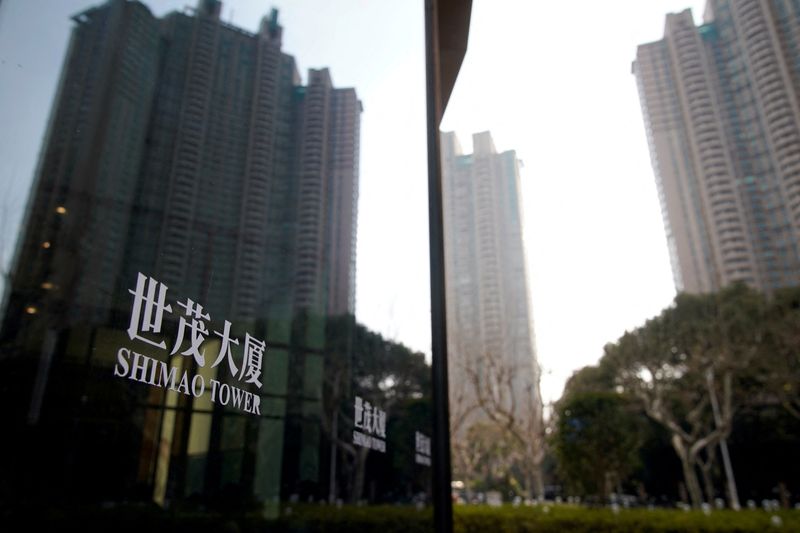 &copy; Reuters. FILE PHOTO: Residential buildings developed by property developer Shimao Group are seen reflected on a glass panel of Shimao Tower in Shanghai, China January 13, 2022. REUTERS/Aly Song/File Photo