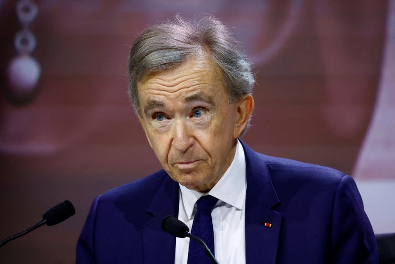 &copy; Reuters. FILE PHOTO: Bernard Arnault, Chairman and Chief Executive Officer of LVMH Moet Hennessy Louis Vuitton, speaks during the company's annual shareholders meeting in Paris, France, April 18, 2024. REUTERS/Sarah Meyssonnier/File Photo
