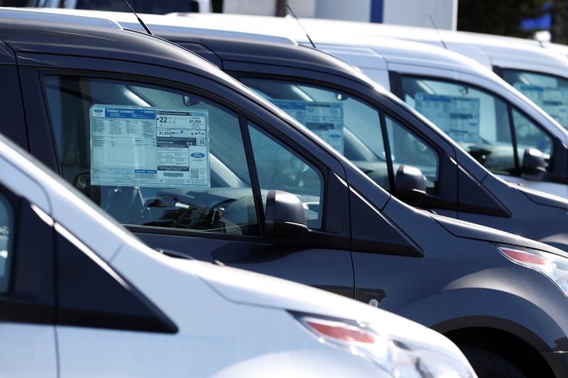 © Reuters. FILE PHOTO: Vehicles for sale are seen at Serramonte Ford in Colma, California, U.S., October 3, 2017. REUTERS/Stephen Lam/File Photo