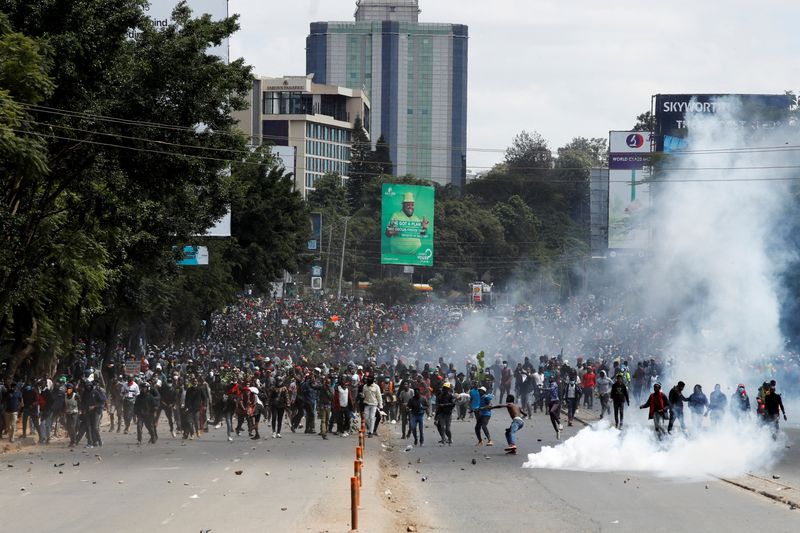 &copy; Reuters. Manifestantes protestam contra legislação que eleva impostos, em Nairóbi, Quênian25/06/2024nREUTERS/Monicah Mwangi