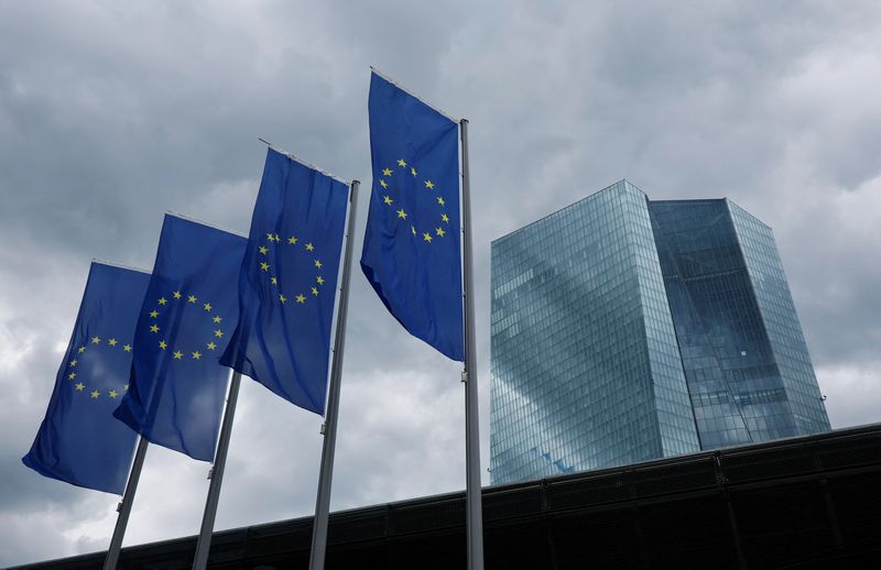 © Reuters. FILE PHOTO: Dark clouds are seen over the building of the European Central Bank (ECB) before the ECB's monetary policy meeting in Frankfurt, Germany, June 6, 2024. REUTERS/Wolfgang Rattay/File Photo