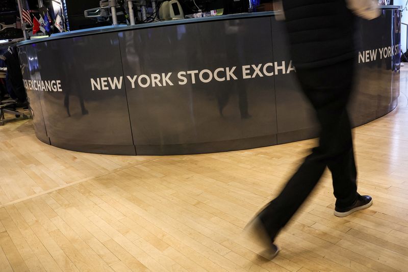 &copy; Reuters. FILE PHOTO: A trader works on the floor at the New York Stock Exchange (NYSE) in New York City, U.S., May 17, 2024.  REUTERS/Brendan McDermid/File Photo