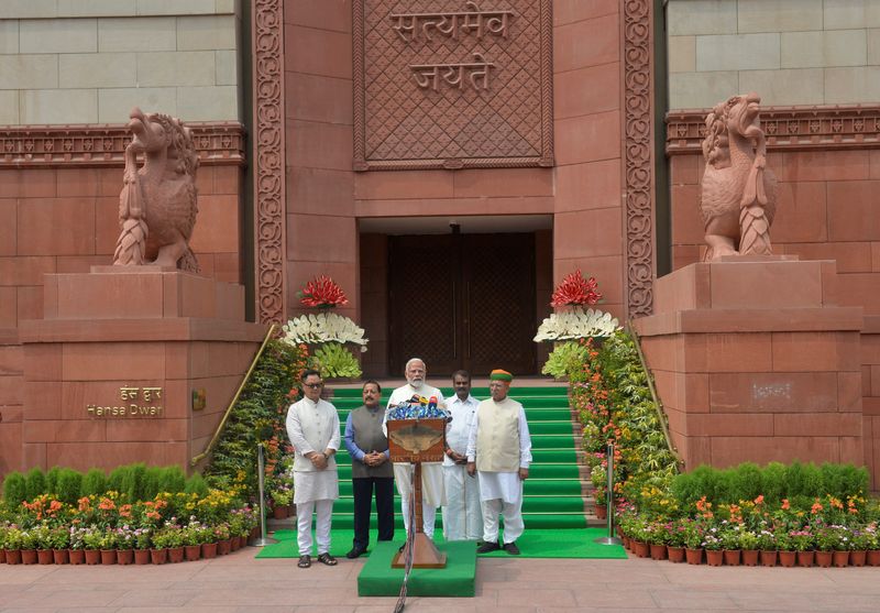 &copy; Reuters. Primeiro-ministro da Índia, Narendra Modi, fala com jornalistas antes de sessão de abertura do Parlamento em Nova Délhin24/06/2024 REUTERS/Stringer