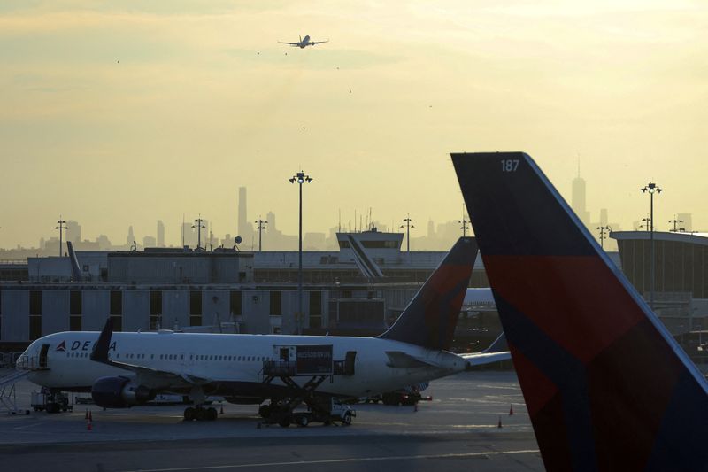 &copy; Reuters. FILE PHOTO: The Manhattan skyline is seen in the background as an airplane takes off at John F. Kennedy International Airport on the July 4th weekend in Queens, New York City, U.S., July 2, 2022. REUTERS/Andrew Kelly/File Photo