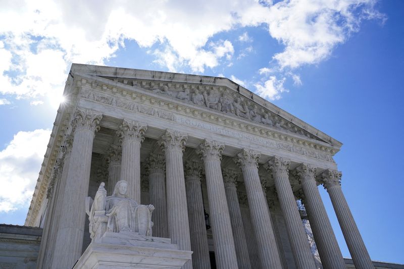 &copy; Reuters. FILE PHOTO: View of the U.S. Supreme Court in Washington, U.S., June 24, 2024. REUTERS/Nathan Howard/File Photo