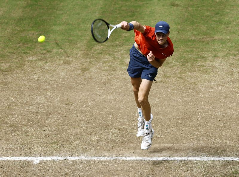 © Reuters. Jannik Sinner, da Itália, durante final contra o polonês Hubert Hurkacz
23/06/2024
REUTERS/Leon Kuegeler