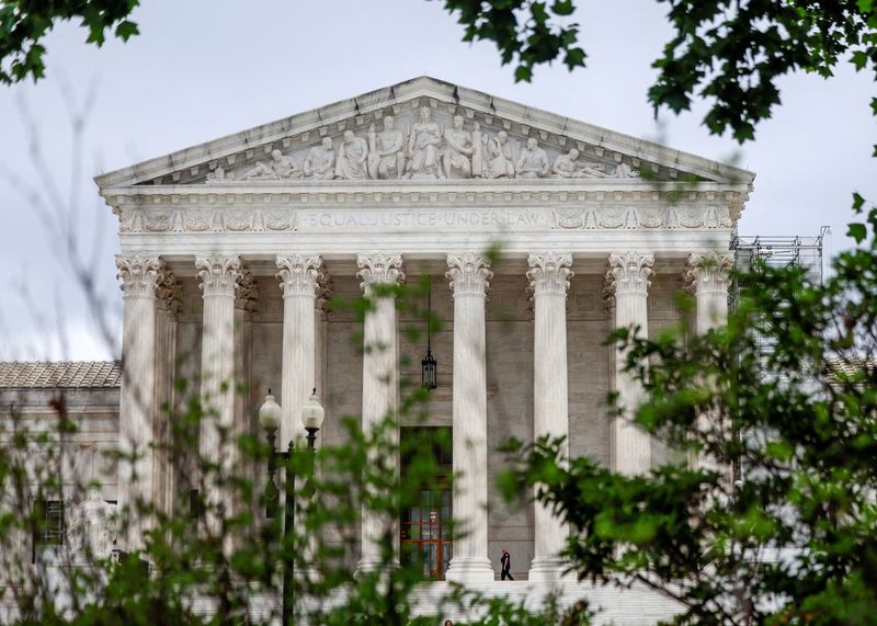 &copy; Reuters. FILE PHOTO: The U.S. Supreme Court building is seen in Washington, U.S., May 20, 2024. REUTERS/Evelyn Hockstein/File Photo