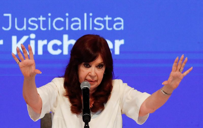 &copy; Reuters. Cristina Fernandez de Kirchner durante masterclass no Teatro Argentino, em La Plata, Argentinan27/04/2023nREUTERS/Agustin Marcarian