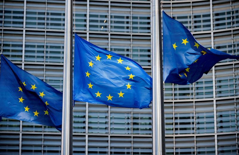 © Reuters. FILE PHOTO: European Union flags fly outside the European Commission headquarters in Brussels, Belgium, March 1, 2023. REUTERS/Johanna Geron/File Photo