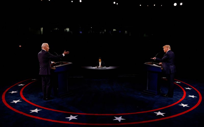 &copy; Reuters. Joe Biden e Donald Trump em debate de 2020n 22/10/2020   REUTERS/Jim Bourg