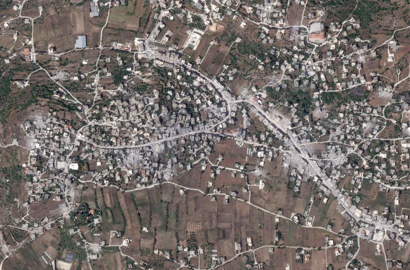 &copy; Reuters. Immagini satellitari mostrano buona parte del villaggio libanese di Aita al-Shaab in macerie in seguito a bombardamenti israeliani. Planet Labs Inc/Handout via REUTERS 