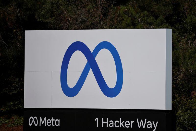 &copy; Reuters. FILE PHOTO: A sign of Meta, the new name for the company formerly known as Facebook, is seen at its headquarters in Menlo Park, California, U.S. October 28, 2021. REUTERS/Carlos Barria/File Photo
