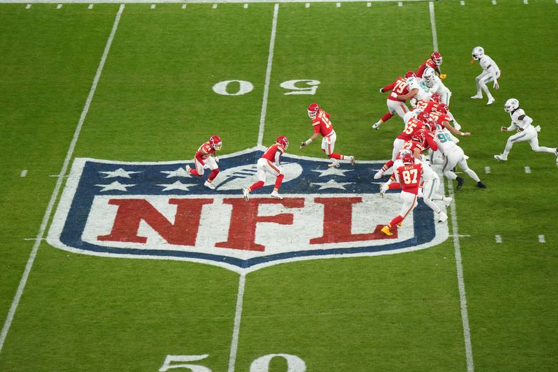 © Reuters. FILE PHOTO: Nov 5, 2023; Frankfurt, Germany; A general overall view as Kansas City Chiefs quarterback Patrick Mahomes (15) drops back to pass against the Miami Dolphins on the NFL shield logo in the first half of an NFL International Series game at Deutsche Bank Park. Mandatory Credit: Kirby Lee-USA TODAY Sports