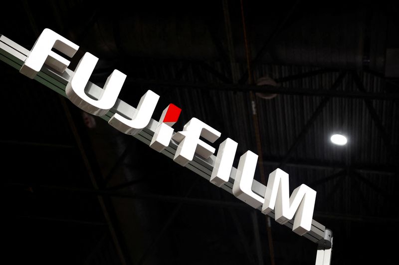 © Reuters. FILE PHOTO: A logo of Fujifilm company on display at the Milipol Paris, the worldwide exhibition dedicated to homeland security and safety, in Villepinte near Paris, France, November 15, 2023. REUTERS/Sarah Meyssonnier/File Photo