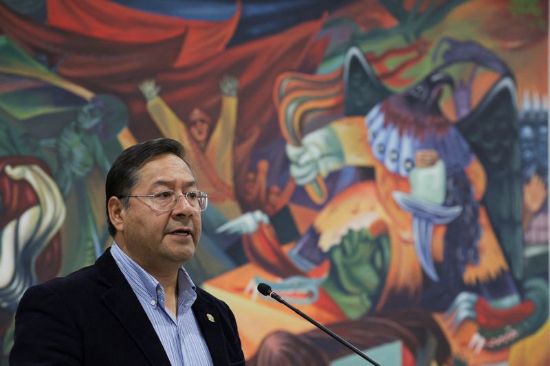 © Reuters. Bolivia’s President Luis Arce attends a press conference in Casa Grande del Pueblo after the country's armed forces pulled back from the presidential palace and a general was arrested following an apparent coup attempt, in La Paz, Bolivia June 27, 2024. REUTERS/Ricardo Moraes