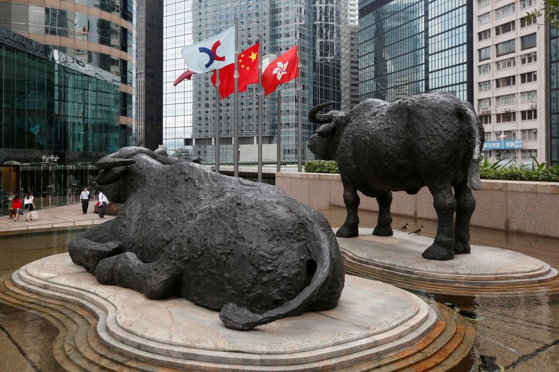 &copy; Reuters. FILE PHOTO: (L-R) The Hong Kong Exchanges flag, Chinese national flag and Hong Kong flag are hoisted outside the Hong Kong Stocks Exchange in Hong Kong June 7, 2016.  REUTERS/Bobby Yip/File Photo