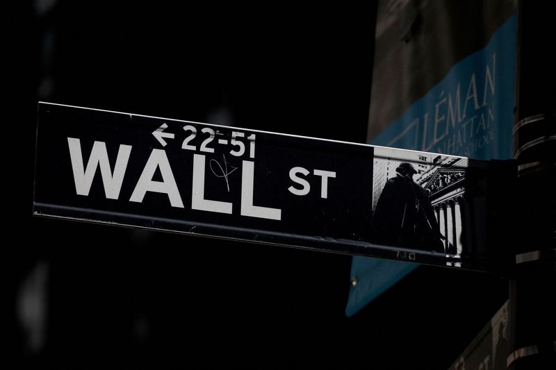 © Reuters. FILE PHOTO: A Wall St. street sign is seen near the New York Stock Exchange  in New York City, U.S., September 17, 2019. REUTERS/Brendan McDermid/File Photo