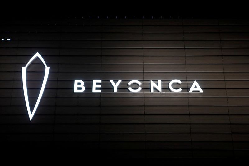 © Reuters. FILE PHOTO: The logo of Beyonca, an electric vehicle (EV) start-up, is seen on the facade of its headquarters in Beijing, China October 30, 2022. REUTERS/Florence Lo/File Photo