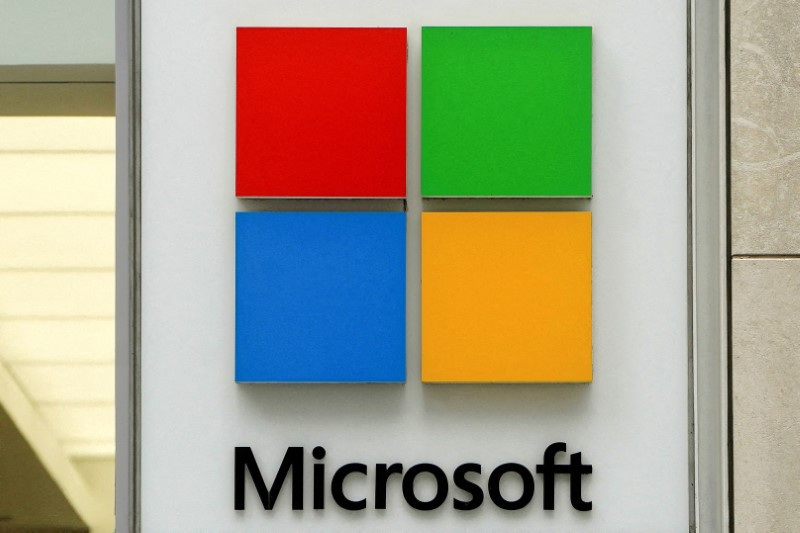 © Reuters. FILE PHOTO: The Microsoft store sign is pictured in the Manhattan borough of New York City, New York, U.S., January 18, 2022.  REUTERS/Carlo Allegri/File Photo