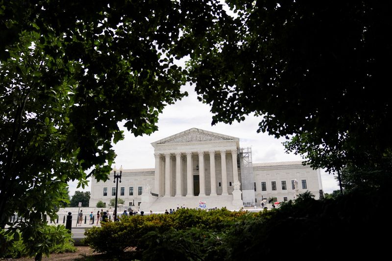 &copy; Reuters. FILE PHOTO: The U.S. Supreme Court is seen as justices issue orders in pending cases in Washington, U.S., June 27, 2024. REUTERS/Nathan Howard/File Photo