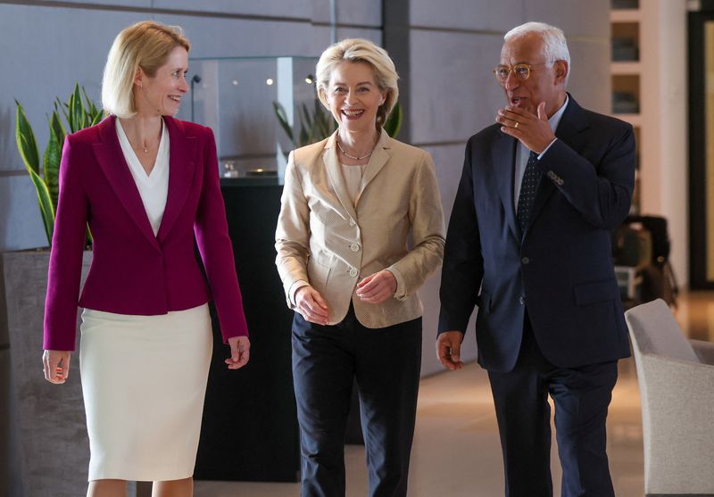 © Reuters. European Commission President Ursula Von der Leyen, Estonian Prime Minister Kaja Kallas, and former Portuguese Prime Minister Antonio Costa during a meeting  at Brussels Airport, a day after the EU summit in Brussels, Belgium, 28 June 2024. EU leaders agreed on proposing Ursula Von der Leyen as a candidate for President of the European Commission and Kaja Kallas as High Representative of the Union for Foreign Affairs and Security Policy, while Antonio Costa was elected as European Council President during a summit to discuss the Strategic Agenda 2024-2029, the next institutional cycle, Ukraine, the Middle East, competitiveness, security, and defense, among other topics.      OLIVIER HOSLET/Pool via REUTERS