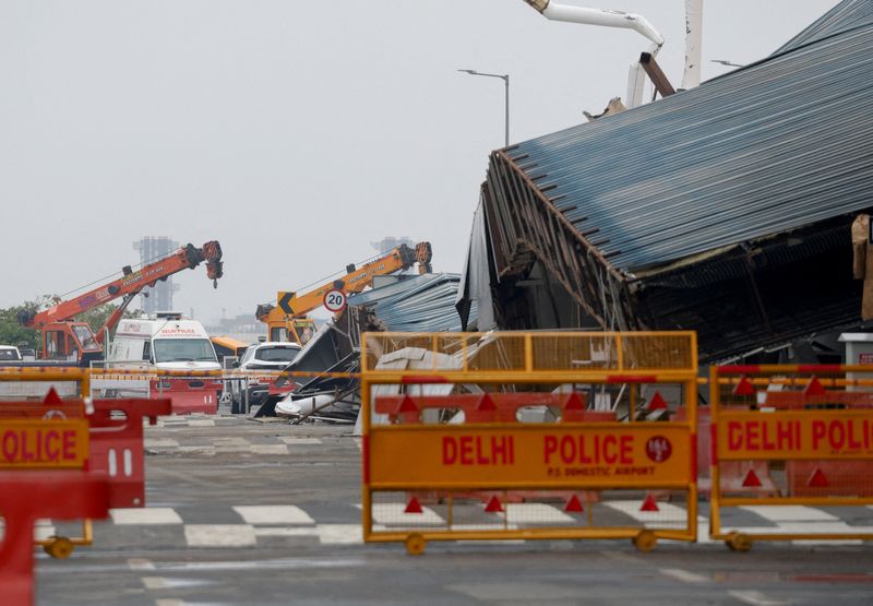 &copy; Reuters. A view of a damaged portion of a canopy at Terminal 1 at the Indira Gandhi International Airport following heavy rainfall, in New Delhi, India, June 28, 2024. REUTERS/Priyanshu Singh     TPX IMAGES OF THE DAY