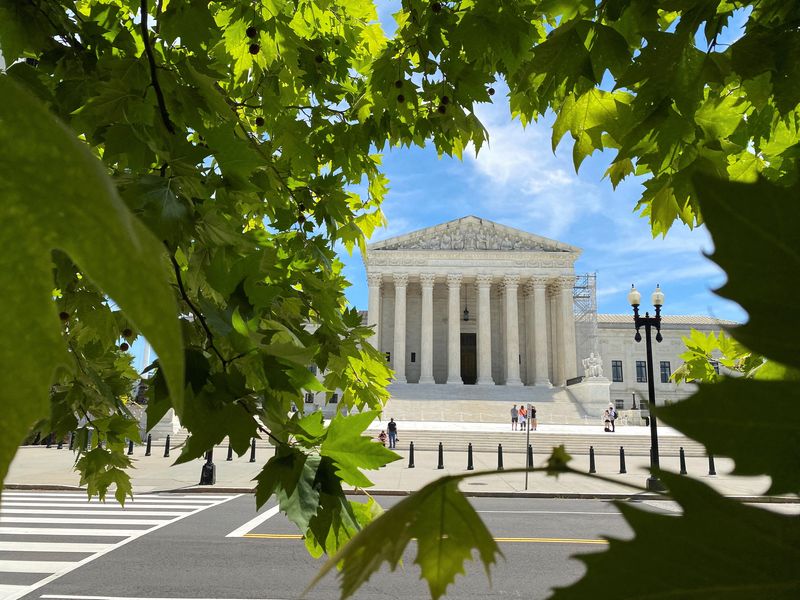 &copy; Reuters. FILE PHOTO: A general view of the U.S. Supreme Court building in Washington, U.S., June 1, 2024. REUTERS/Will Dunham/File Photo