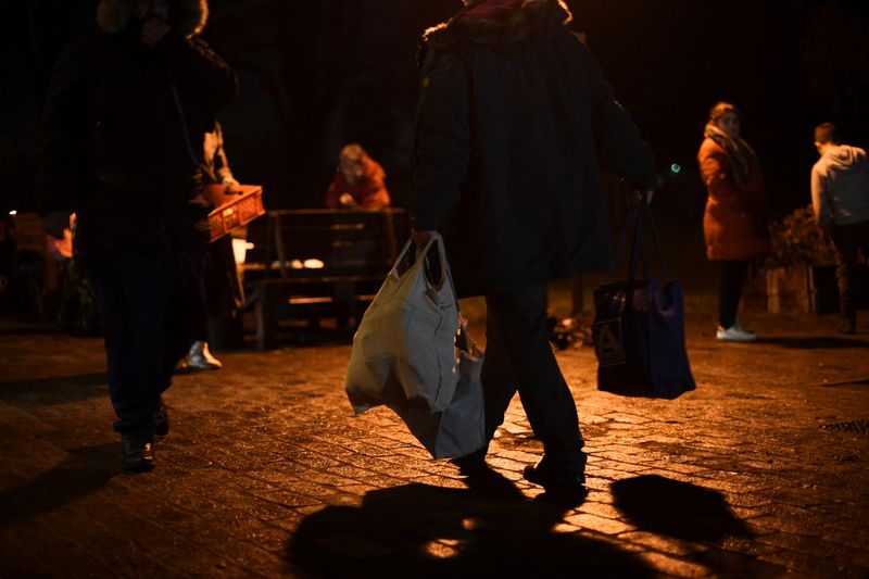 © Reuters. File photo: A person carries grocery bags during the 