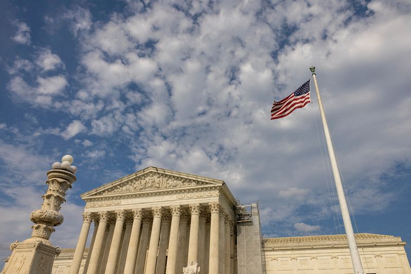 ©Reuters.  FILE PHOTO: View of the U.S. Supreme Court in Washington, June 29, 2024. REUTERS/Kevin Mohatt/File Photo