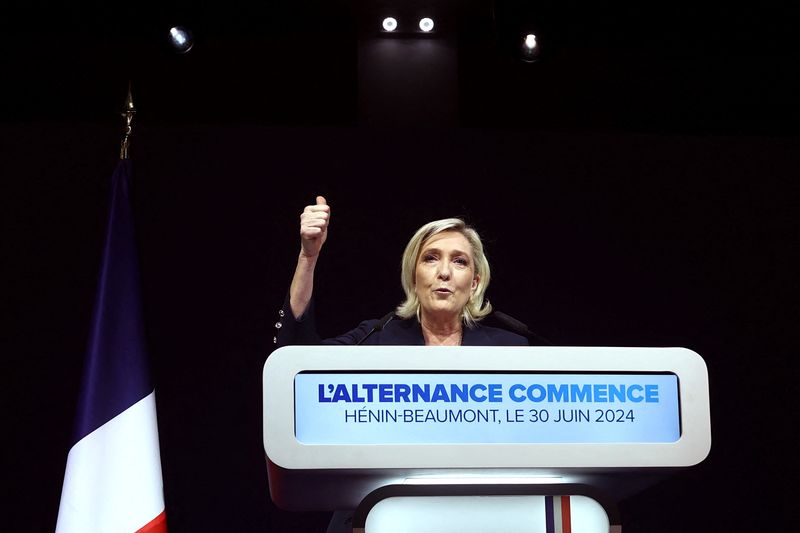 &copy; Reuters. Marine Le Pen, leader dell'estrema destra francese e candidata del partito Rassemblement National (Rn), pronuncia un discorso dopo i risultati parziali del primo turno delle elezioni parlamentari francesi anticipate a Henin-Beaumont, Francia, 30 giugno 20